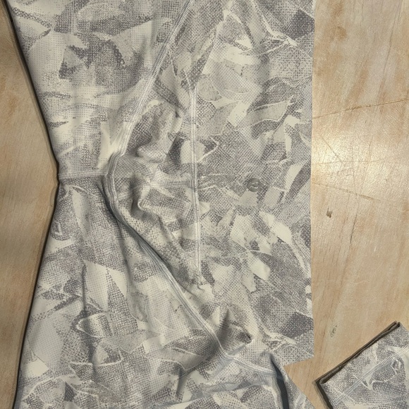 Lululemon yoga pant - Picture 7 of 7